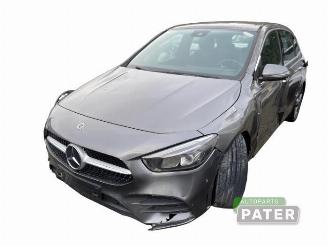 Vrakbiler auto Mercedes B-klasse B (W247), Hatchback, 2018 / 2026 1.3 B-180 Turbo 16V 2023/1