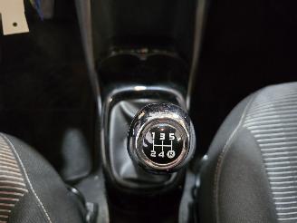Peugeot 108 1.0 e-VTi Allure TOP picture 24