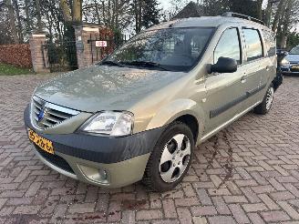 Vaurioauto  passenger cars Dacia Logan 1.6-16V Lauréate 2008/7