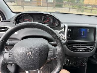Peugeot 208 1.2 VTi Style picture 12