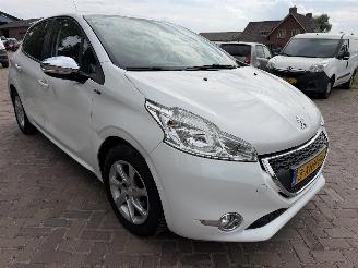 Peugeot 208 1.2 VTi Style picture 4