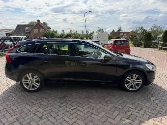 Volvo V-60 2.0 D3 R-Design picture 10