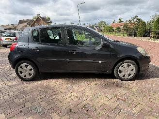 Renault Clio 1.6-16V Dynamique Luxe picture 4