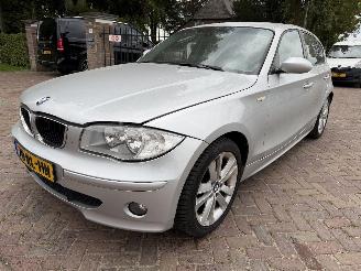 Voiture accidenté BMW 1-serie 120i High Executive 2005/6