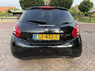 Peugeot 208 1.2 PureTech Style Pack picture 7