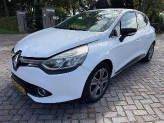 uszkodzony samochody osobowe Renault Clio 0.9 TCe ECO Night&Day 2015/12