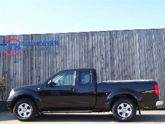 skadebil auto Nissan Navara 2.5 DCi 4X4 Kingcab Airco 2-Persoons Trekhaak 128KW Euro 4 2005/12