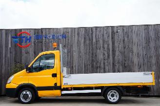 Damaged car Iveco Daily 35C12 2.3 HPi Open Laadbak 3-Persoons Trekhaak 85KW Euro 4 2008/8