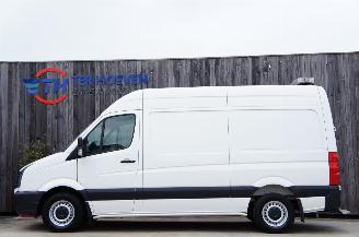 Vaurioauto  passenger cars Volkswagen Crafter 2.0 TDi L2H2 Airco Cruise Trekhaak PDC 120KW Euro 5 2015/2