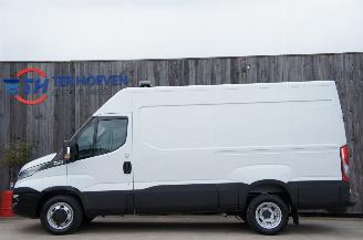 Vaurioauto  passenger cars Iveco Daily 35C14 2.3 HPi L3H2 Airco Cruise Automaat 100KW Euro 6 2018/2