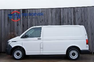 Unfallwagen Volkswagen Transporter T6 2.0 TDi L1H1 Airco Navi Cruise Apple Carplay Trekhaak 66KW Euro 6 2021/1