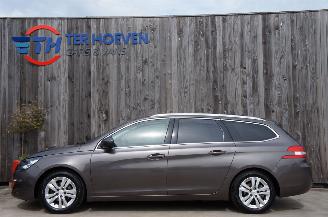 Coche accidentado Peugeot 308 SW Active 1.2 Pure Tech Airco Navi Pano Cruise 81KW Euro 6 2015/3