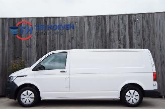 Unfallwagen Volkswagen Transporter T6 2.0 TDi Lang Automaat Airco Navi Cruise Apple Carplay 110KW Euro 6 2023/6