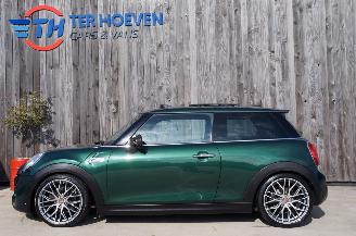 damaged passenger cars Mini Cooper S SD F56 Automaat Airco Navi Cruise Pano Stoelverwarming 125KW Euro 6 2015/3