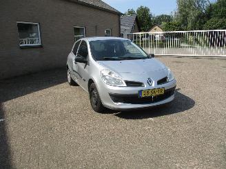 Coche accidentado Renault Clio 1.2-16V Authentique 2006/3