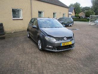 Damaged car Volkswagen Polo 1.0 First Edition drs 2014/6