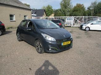 skadebil auto Peugeot 208 1.2 PureTech Allure 2016/10