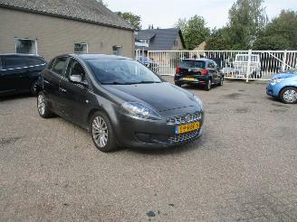Vaurioauto  passenger cars Fiat Bravo 1.4 T-jet Dynamic REST BPM 300 EURO !!! 2011/4