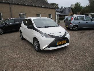 škoda osobní automobily Toyota Aygo 1.0 VVT-i x-NOW Airco NAP 2015/8