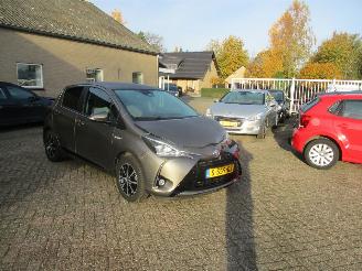 Voiture accidenté Toyota Yaris 1.5 Hyb Dynamic 2019/8