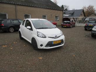 krockskadad bil auto Toyota Aygo 1.0 VVT- Acces Airco 2013/1