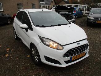 Vaurioauto  passenger cars Ford Fiesta 1.0 Style 5drs 2015/3
