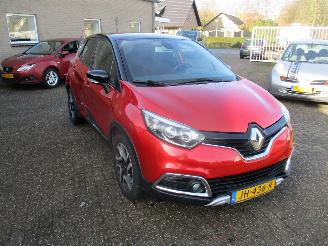 damaged passenger cars Renault Captur 0.9 TcE Xmod  REST BPM 600 EURO !!!! 2015/10