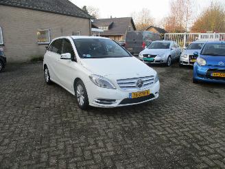 skadebil auto Mercedes B-klasse 180 Ambition REST BPM 500 EURO !!!!! 2013/2