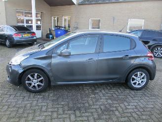 Peugeot 208 1.2 VTi Envy 5drs picture 4