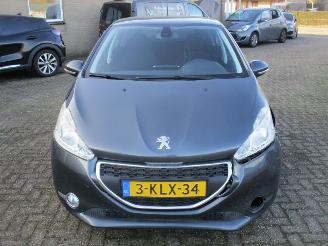Peugeot 208 1.2 VTi Envy 5drs picture 2