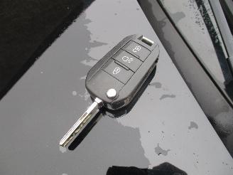 Peugeot 2008 1.5 BlueHD BL ALL picture 31