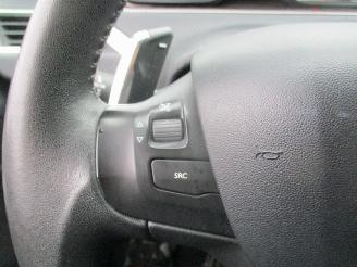 Peugeot 2008 1.2 PT BL Executive picture 18