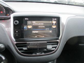 Peugeot 2008 1.2 PT BL Executive picture 14