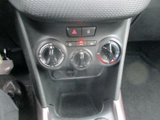 Peugeot 2008 1.2 PT BL Executive picture 15