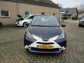 Toyota Aygo 1.0 VVT-i x-Play picture 2
