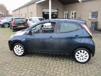 Toyota Aygo 1.0 VVT-i x-Play picture 4