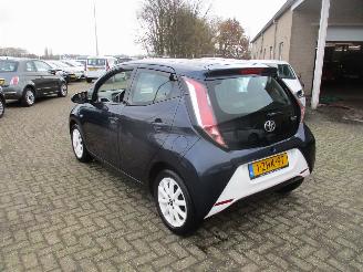 Toyota Aygo 1.0 VVT-i x-Play picture 5
