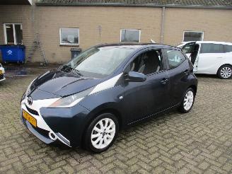 Toyota Aygo 1.0 VVT-i x-Play picture 3