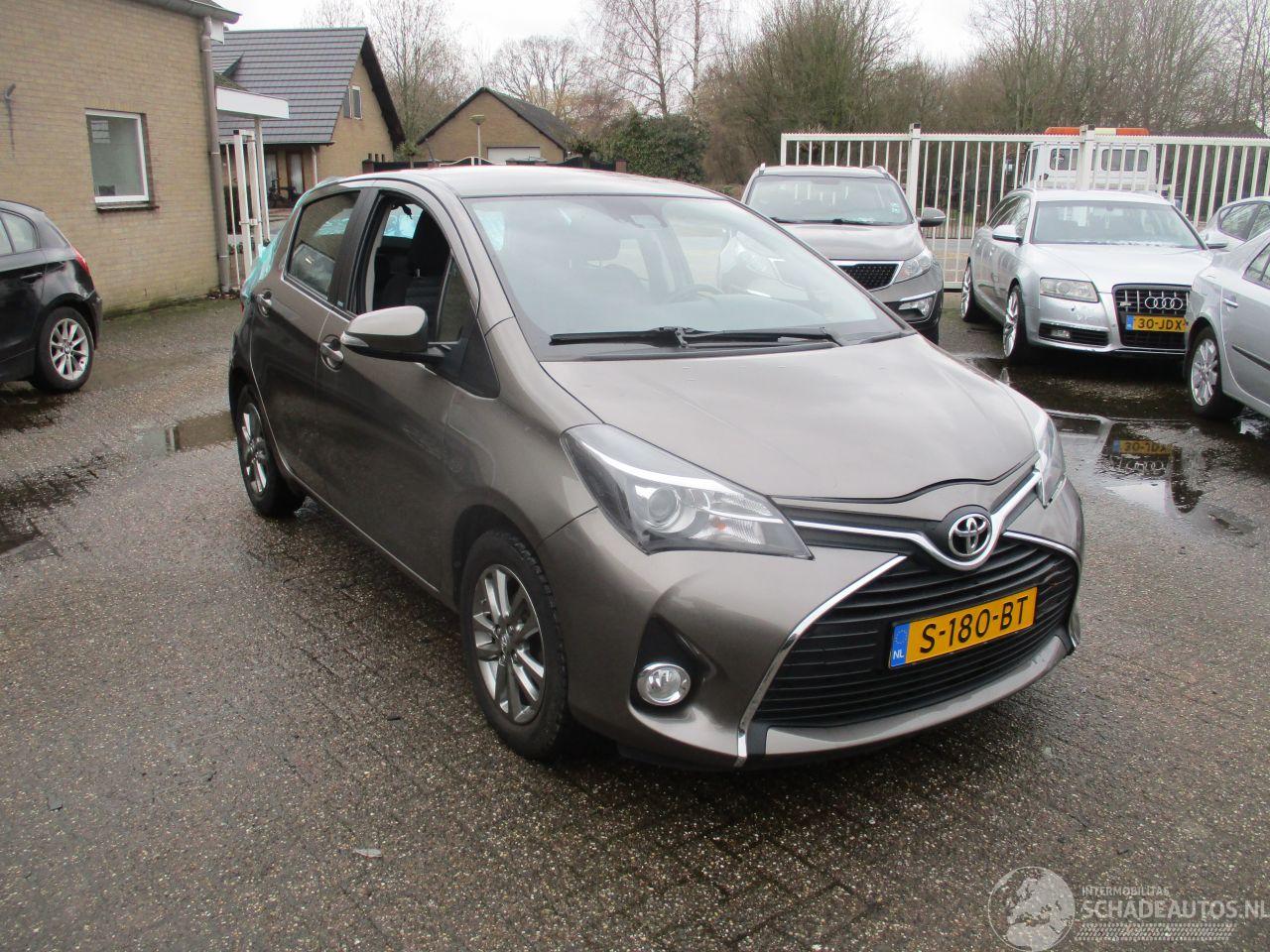 Toyota Yaris 1.3 VVT-i Orange Sport