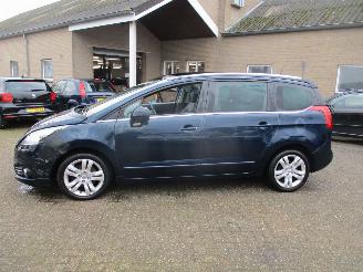 Peugeot 5008 2.0 HDiF GT 5p. picture 4