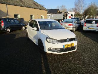 Damaged car Volkswagen Polo 1.2 TSI Comfortline Business R Line REST BPM €500,- !! 2017/6