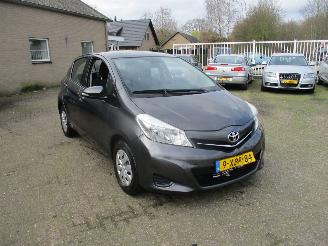 krockskadad bil auto Toyota Yaris 1.0 VVT-i Now REST BPM €300,-!!! 2014/6