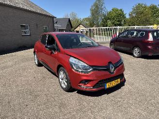 skadebil auto Renault Clio 0.9 TCe Bose 2017/8