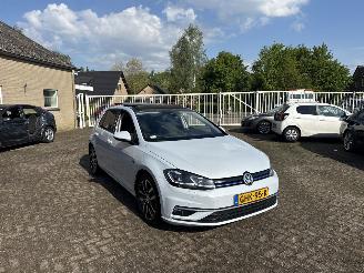 uszkodzony samochody osobowe Volkswagen Golf 1.5 TSI Highline REST BPM €500,-!!! 2019/6