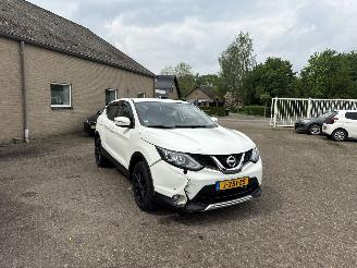 Schadeauto Nissan Qashqai 1.2 Acenta 2014/3