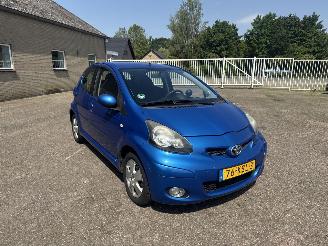 damaged passenger cars Toyota Aygo 1.0-12V Dynamic Blue 2010/2