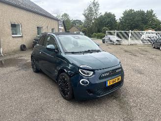 Damaged car Fiat 500E La Prima 42 kWh 2023/1