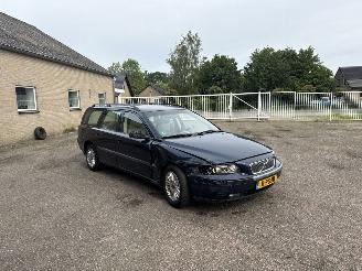 krockskadad bil auto Volvo V-70 2.4 Comfort Line 2004/6