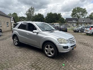 uszkodzony samochody osobowe Mercedes M-klasse 320 CDI 4matic AUT GRIJS KENTEKEN 2006/1