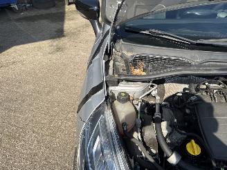 Renault Clio 1.2 16V Estate picture 14